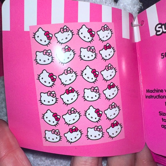 Hello Kitty Blanket - Picture 2 of 2